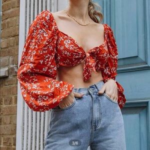 Floral Print knot front bishop sleeve super crop top